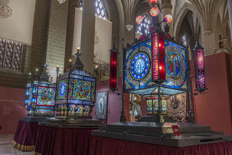 Zaragoza 107 - iglesia del Sagrado Corazón de Jesús (Rosario de Cristal).jpg